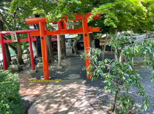 緑風荘の亀麿神社